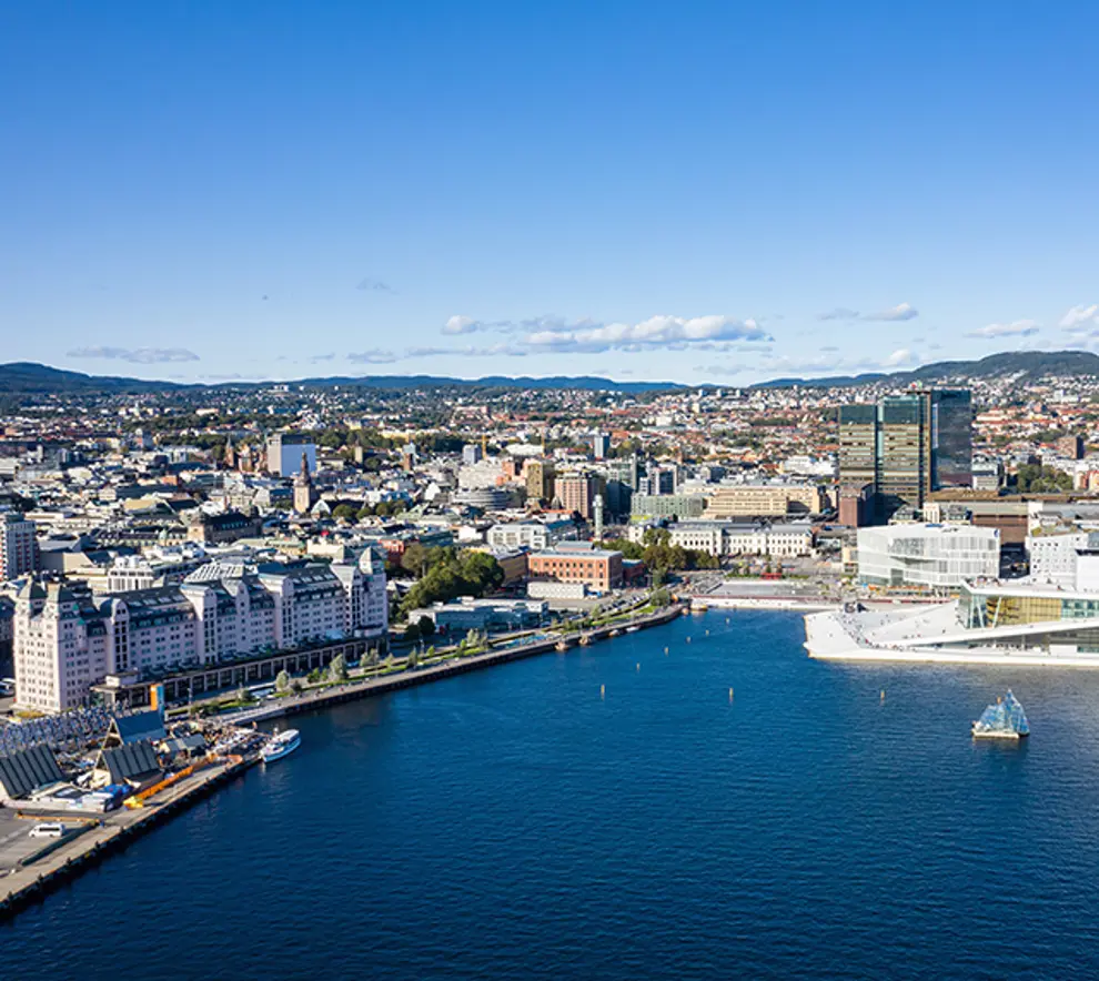 Dronebilde over Oslo sentrum sommerstid