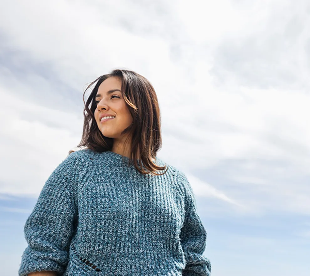 Kvinne som smiler selvsikkert