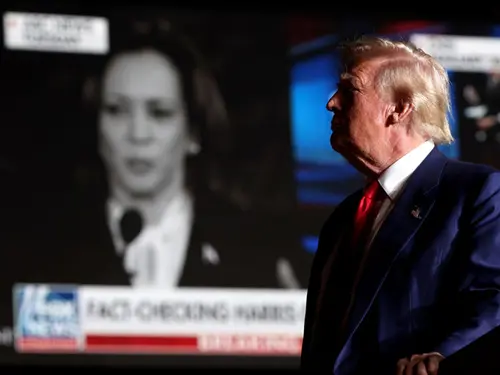 Donald Trump foran Kamala på video