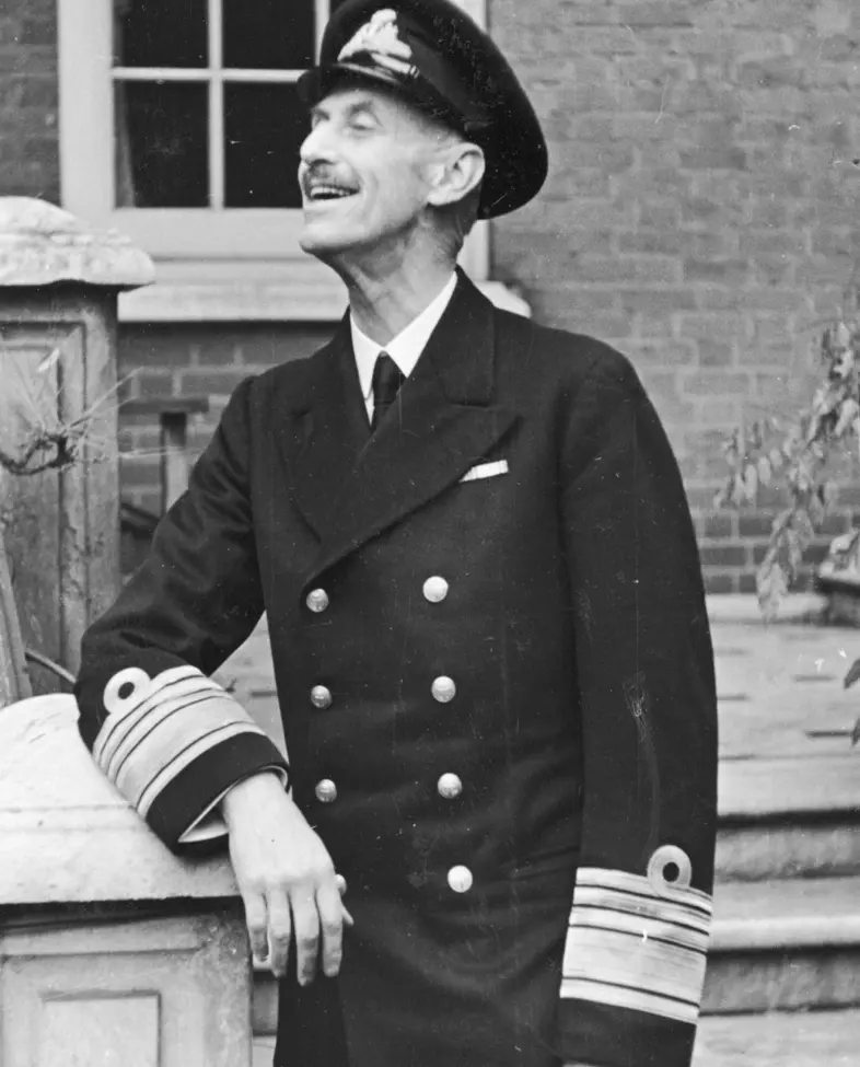 En smilende kong Haakon i 1942