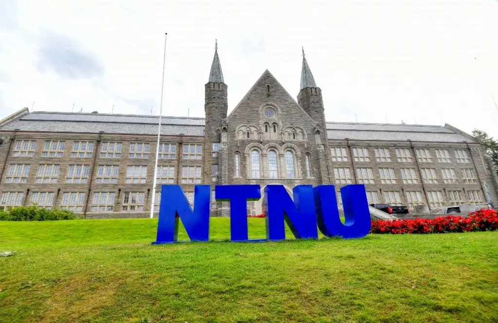 Hovedbygningen med NTNU-logo